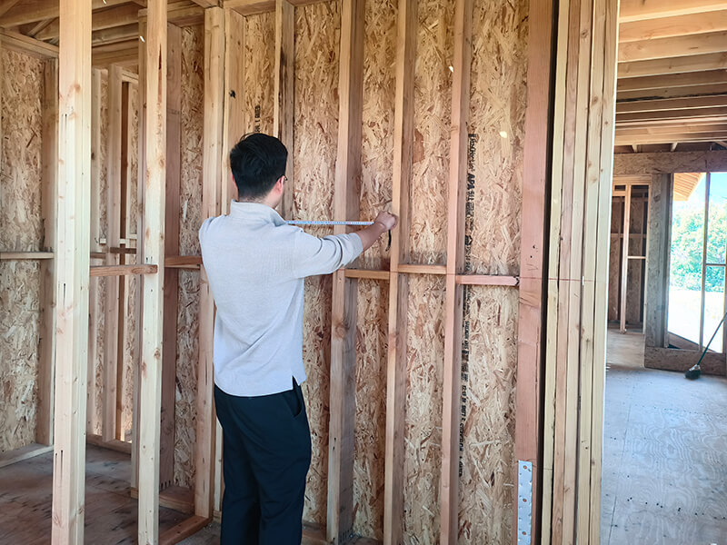 Glass wool batt insulation installation