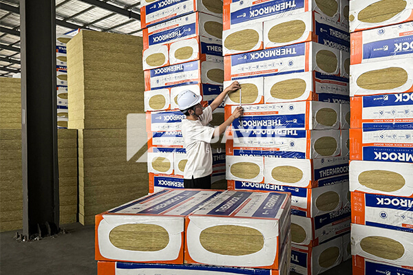 HUAYUE warehouse with stacked rockwool insulation