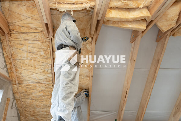 fiberglass keeps heat in wall cavity