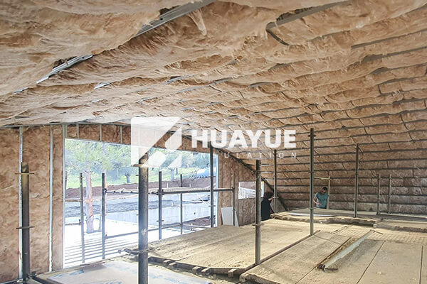 Fiberglass batt insulation for metal buildings