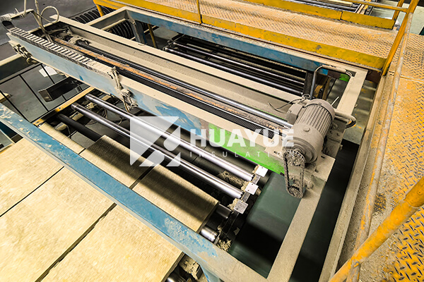 Production of rock wool insulation in factory