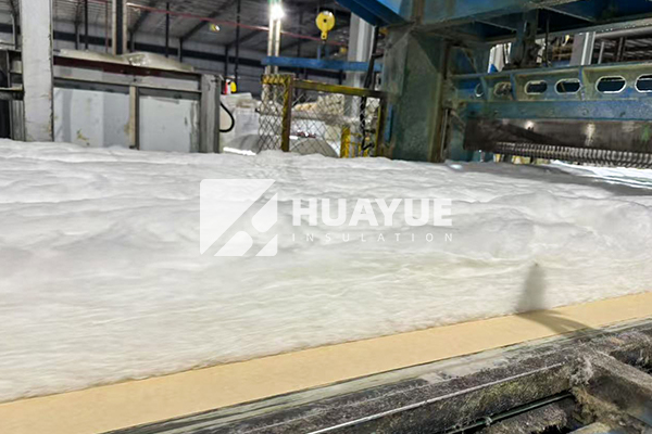 white fiberglass insulation production line