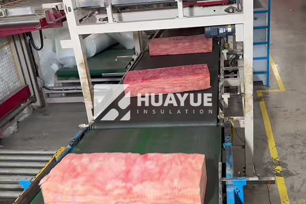 Glass wool insulation production scene