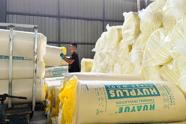 application of glass wool insulation