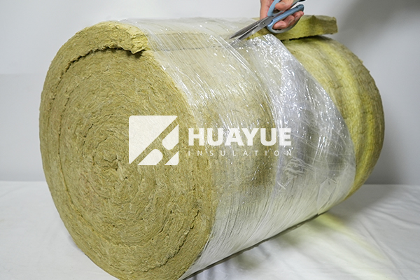 Rock wool insulation product in rolls