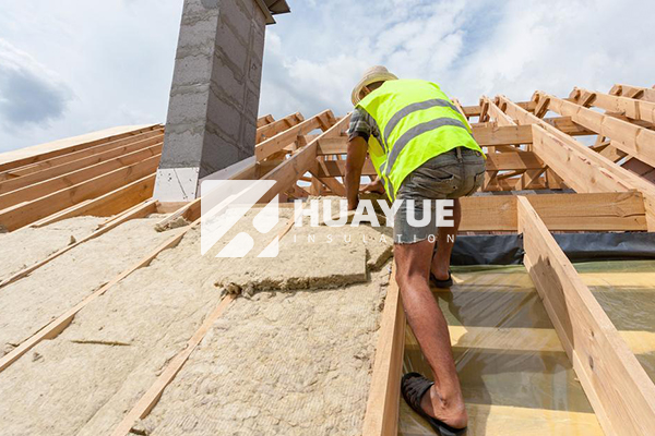 mineral wool roll application image in commercial building roof insulation