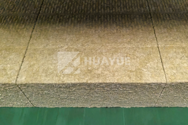 Rock wool cavity layer with sealed wall edges and separated surfaces