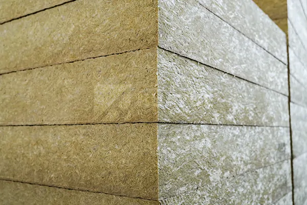 Rock wool baffle detail showing a continuous roof ventilation channel